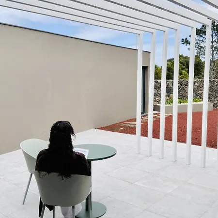 O Palheiro Tatil Evi Biscoitos (Terceira)